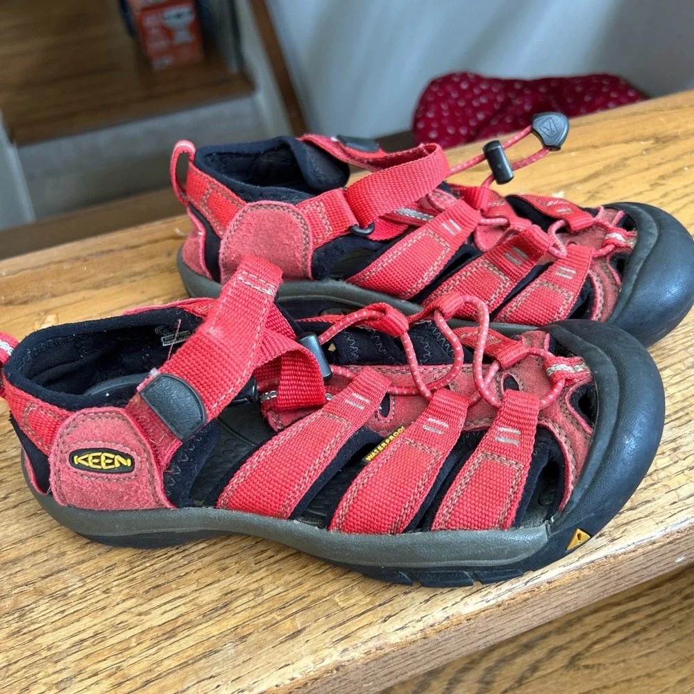 KEEN Kids' Newport H2 Sandals red gray camp hiking beach outdoors 3 shoes